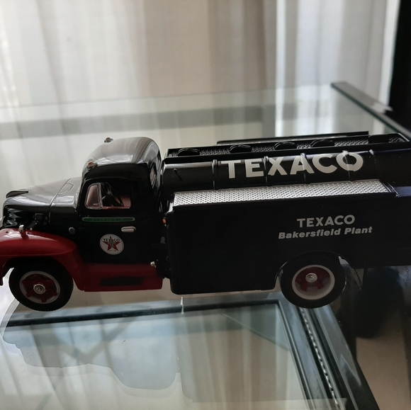 1955 DIAMOND-T FUEL TANKER TEXACO TOY TRUCK BUNDLE - Picture 12 of 12